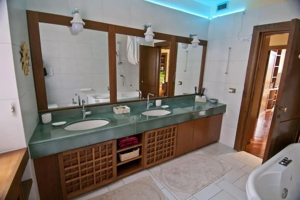 Casa Con Vista Colosseo - Luxury Apartment With Colosseum View Rome 0*,  Italy